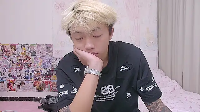 Chocolates-001 online show from April 28, 11:47 am