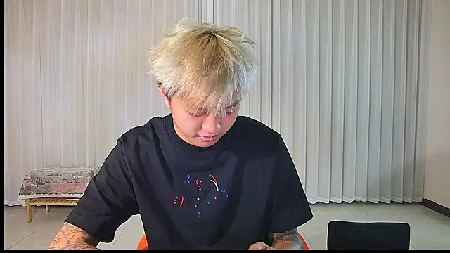 Chocolates-001 online show from April 8, 9:00 am