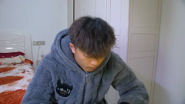 Chocolates-001 online show from January 18, 10:07 am