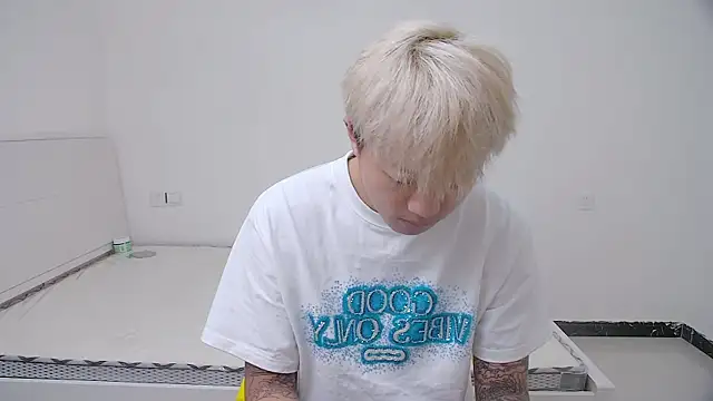 Chocolates-001 online show from April 5, 10:33 am