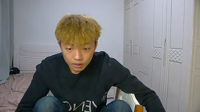 Chocolates-001 online show from March 8, 10:18 am