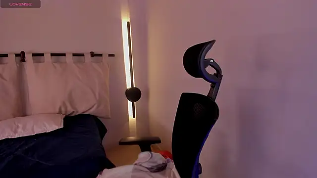 ella  olmos online show from February 10, 1:10 pm