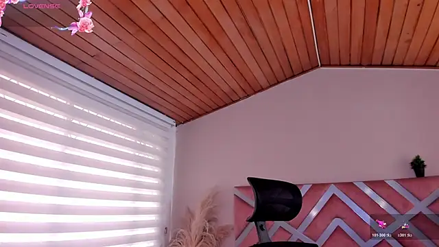 ella  olmos online show from June 16, 1:55 pm