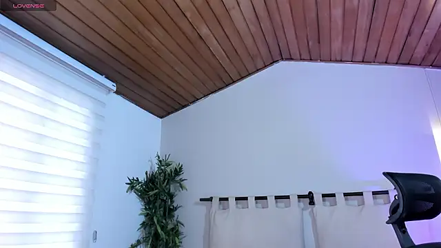 ella  olmos online show from March 19, 2:50 pm