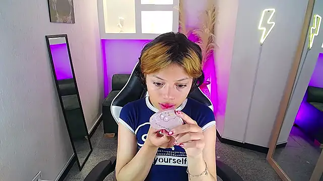 melodyy as online show from April 13, 1:26 pm