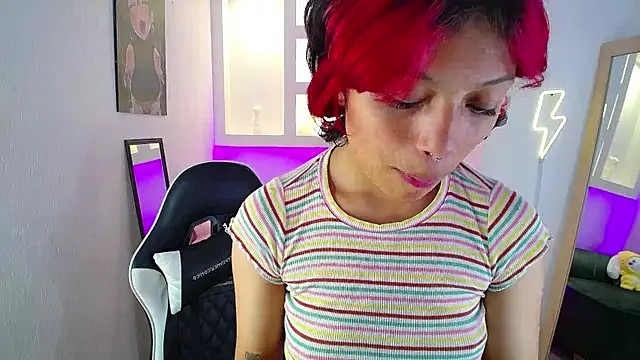 Snapshot of melodyy_as chatting on May 27, 1:29 pm melodyy as online show from May 27, 1:29 pm