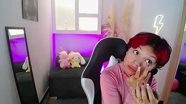 Snapshot of melodyy_as chatting on May 9, 1:36 pm melodyy as online show from May 9, 1:36 pm
