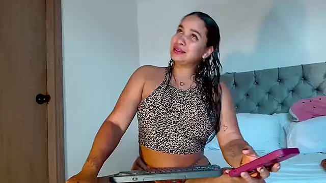 celeneortii online show from June 1, 10:31 pm