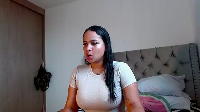 celeneortii online show from April 12, 9:07 pm