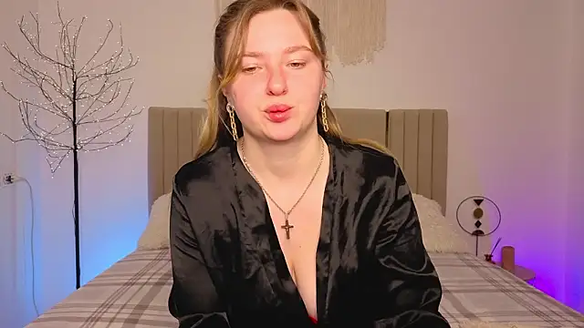 Snapshot of VladaHotxx chatting on March 4, 8:00 am VladaHotxx online show from March 4, 8:00 am