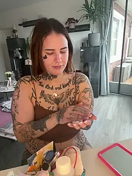 Snapshot of NyxTattoo chatting on February 22, 9:22 am NyxTattoo online show from February 22, 9:22 am