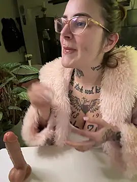 Snapshot of NyxTattoo chatting on February 17, 6:27 pm NyxTattoo online show from February 17, 6:27 pm