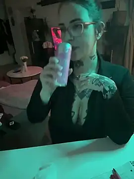 Snapshot of NyxTattoo chatting on February 19, 6:38 pm NyxTattoo online show from February 19, 6:38 pm