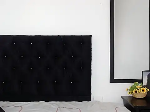 LauraHorny69 online show from March 1, 1:33 pm