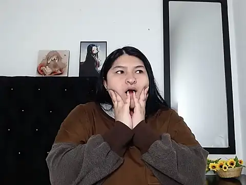 LauraHorny69 online show from March 12, 1:15 pm