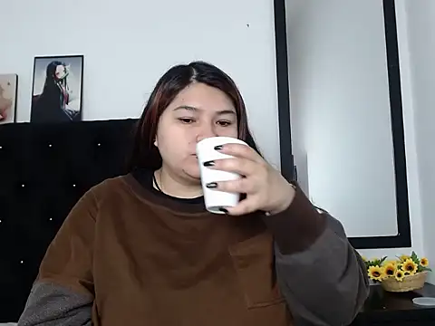 LauraHorny69 online show from March 4, 1:19 pm