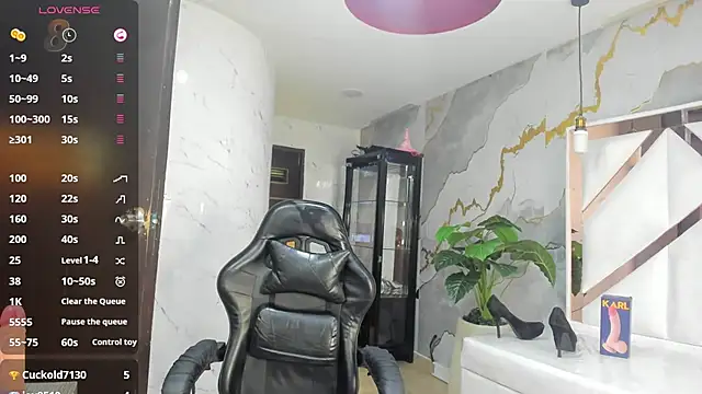 Zarath tf online show from April 11, 7:45 am