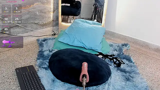 SHINYY STAR  online show from April 2, 8:15 pm