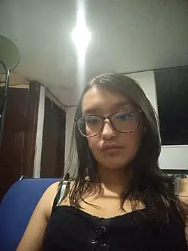 Snapshot of Karla-giraldo_1 chatting on February 2, 9:25 pm Karla-giraldo 1 online show from February 2, 9:25 pm