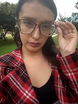 Snapshot of Karla-giraldo_1 chatting on March 3, 2:24 pm Karla-giraldo 1 online show from March 3, 2:24 pm