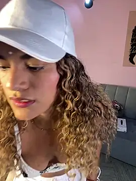 Snapshot of AngelPinkk_ chatting on March 25, 9:24 pm AngelPinkk online show from March 25, 9:24 pm