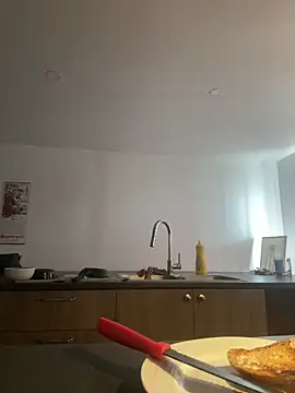 icelyne 2001 online show from February 23, 4:29 pm