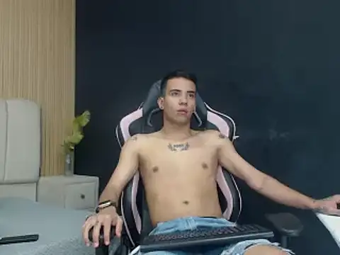 MaximoGrayy online show from January 15, 7:39 pm