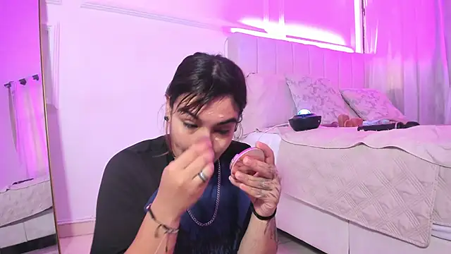 Snapshot of Dakota-bluu chatting on January 19, 2:10 pm Dakota-bluu online show from January 19, 2:10 pm