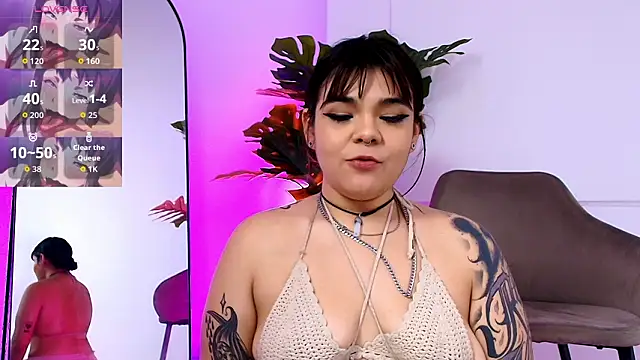 Snapshot of Dakota-bluu chatting on February 24, 8:21 pm Dakota-bluu online show from February 24, 8:21 pm