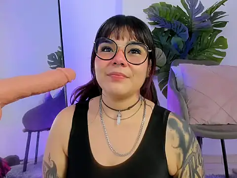 Snapshot of Dakota-bluu chatting on February 17, 3:20 pm Dakota-bluu online show from February 17, 3:20 pm