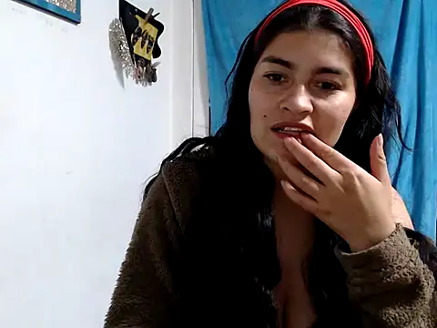 Snapshot of Scarlett_Hot69 chatting on February 27, 6:35 am Scarlett Hot69 online show from February 27, 6:35 am