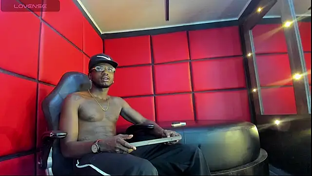 Snapshot of Jeff_Black99 chatting on February 13, 4:12 am Jeff Black99 online show from February 13, 4:12 am