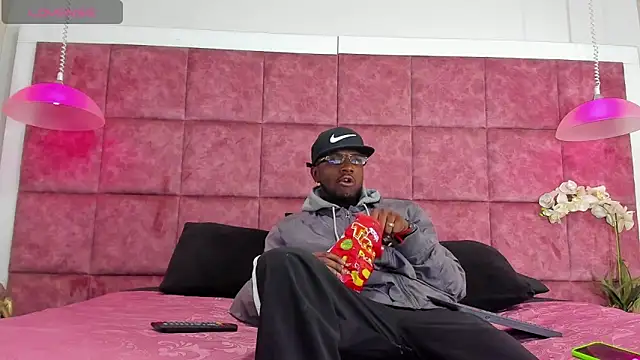 Snapshot of Jeff_Black99 chatting on February 18, 4:10 am Jeff Black99 online show from February 18, 4:10 am