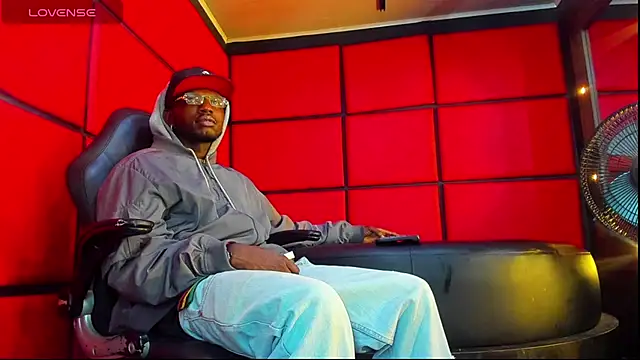 Snapshot of Jeff_Black99 chatting on February 17, 4:21 am Jeff Black99 online show from February 17, 4:21 am