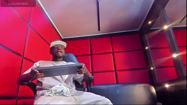 Snapshot of Jeff_Black99 chatting on February 7, 9:23 pm Jeff Black99 online show from February 7, 9:23 pm