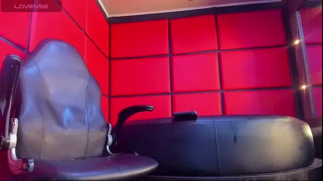 Snapshot of Jeff_Black99 chatting on February 15, 7:51 am Jeff Black99 online show from February 15, 7:51 am