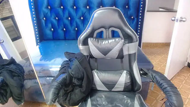 Snapshot of Candy_Rose_v chatting on February 27, 1:11 pm Candy Rose v online show from February 27, 1:11 pm