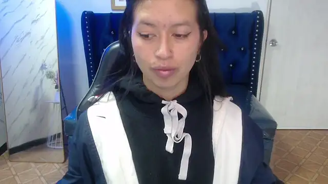 Snapshot of Candy_Rose_v chatting on March 2, 1:07 pm Candy Rose v online show from March 2, 1:07 pm