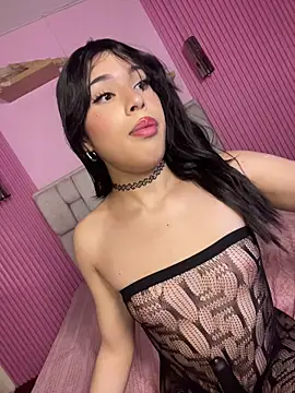 Snapshot of DollCamila chatting on July 15, 2:35 pm DollCamila online show from July 15, 2:35 pm