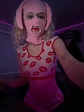 Snapshot of SexySkiBunny chatting on February 23, 2:24 am SexySkiBunny online show from February 23, 2:24 am