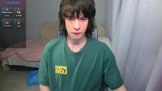Snapshot of LeonBoykisser chatting on May 10, 5:15 pm LeonBoykisser online show from May 10, 5:15 pm
