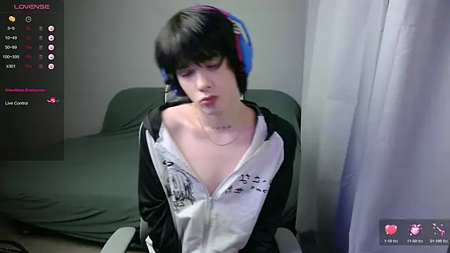 LeonBoykisser online show from February 7, 12:13 pm