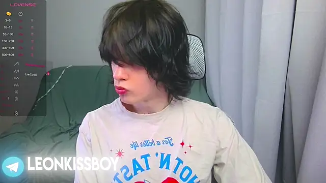 LeonBoykisser online show from April 10, 7:10 pm