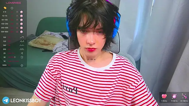 LeonBoykisser online show from March 27, 8:22 am