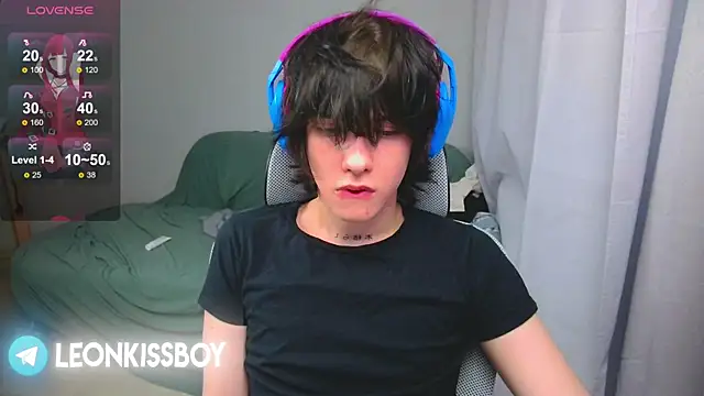 LeonBoykisser online show from April 15, 4:07 am