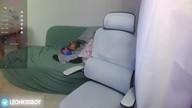 LeonBoykisser online show from April 5, 9:10 pm