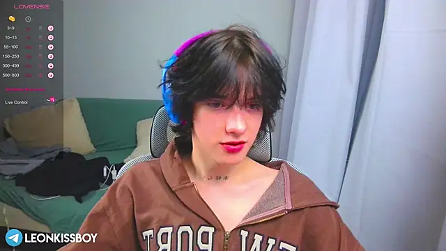 LeonBoykisser online show from March 26, 10:02 am