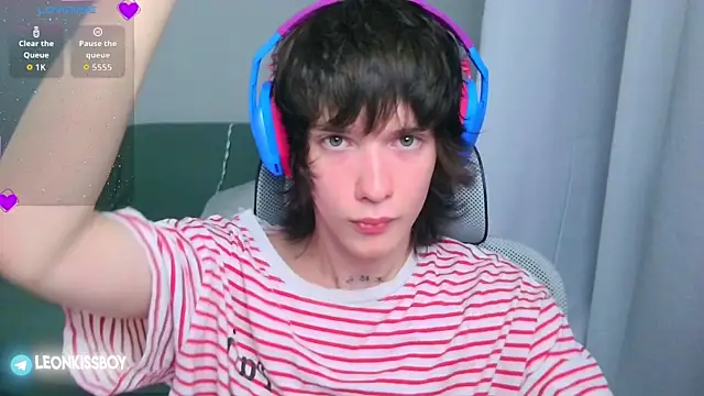 LeonBoykisser online show from July 9, 10:04 am