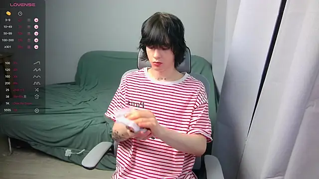 LeonBoykisser online show from March 4, 3:53 pm