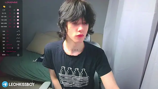 LeonBoykisser online show from March 18, 5:25 pm